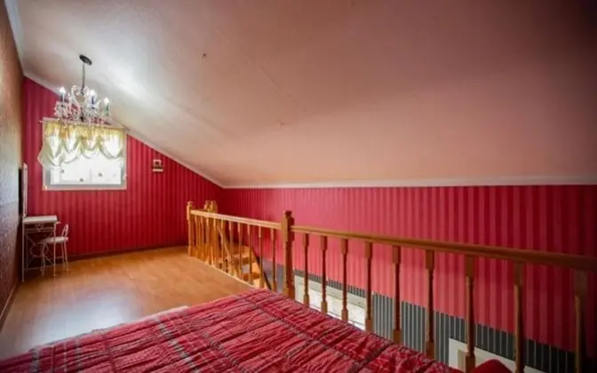 Oda (Red (duplex couple room))