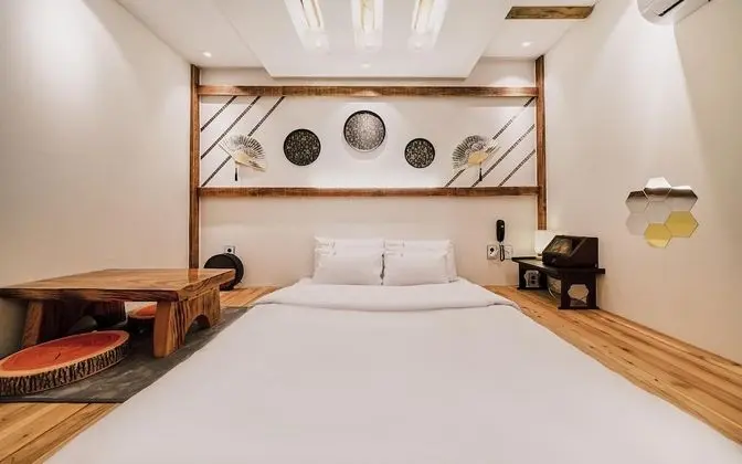 Oda (Premium room (gold bath & wall stove )