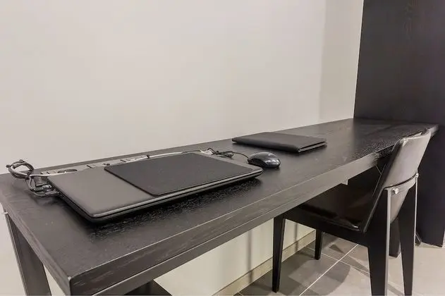 Super Deluxe Double Room - Breakfast for 2 Included (Not on Sundays)/Netflix/Free Screen Golf