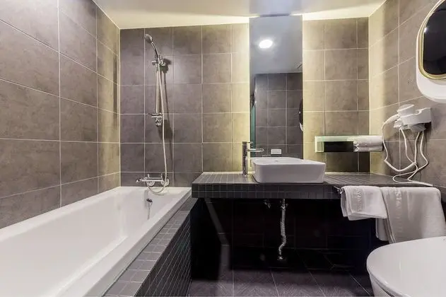 Super Deluxe Double Room - Breakfast for 2 Included (Not on Sundays)/Netflix/Free Screen Golf