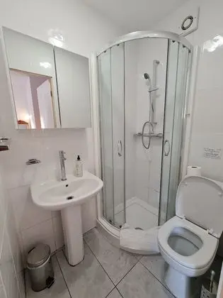 Tek Büyük Yataklı Oda, Banyolu/Duşlu, Avlu Manzaralı (Room 11 and 12)