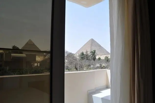 Tek Büyük Yataklı Oda (Pyramid View)