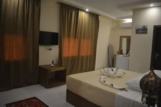Tek Büyük Yataklı Oda (Pyramid View)