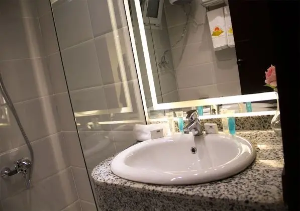 Luxury Tek Büyük Yataklı Oda