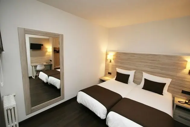 Tek Büyük veya İki Ayrı Yataklı Oda, Penceresiz (Interior)