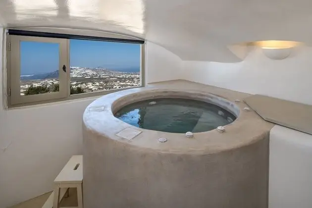 Cave Suite, Indoor Hot Tub