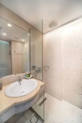 Stüdyo, Bahçe Manzaralı