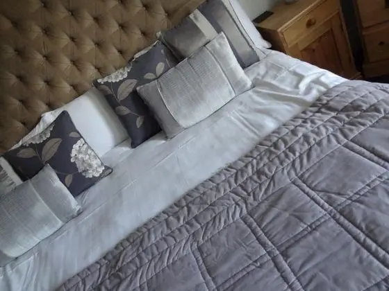 Büyük Yataklı Tek Kişilik Oda