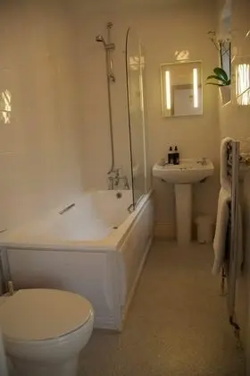 Büyük Yataklı Tek Kişilik Oda