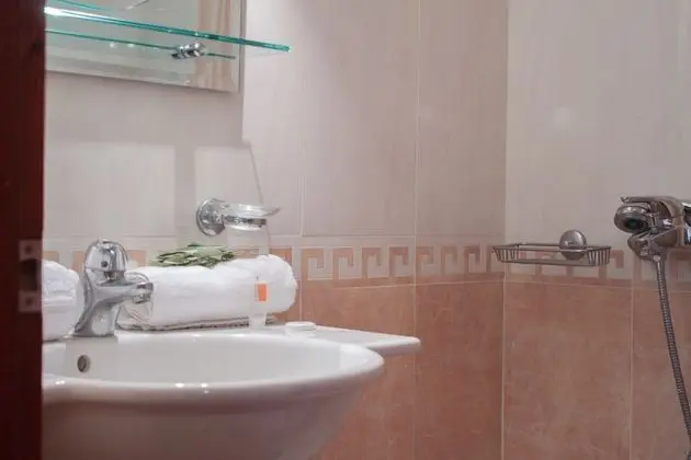 Üç Kişilik Oda, Şehir Manzaralı