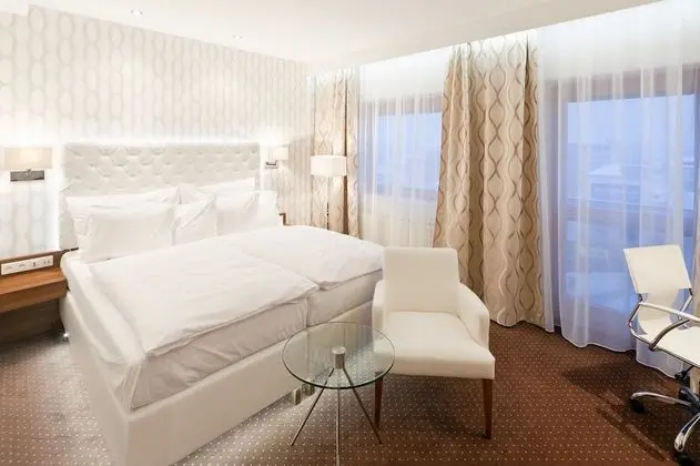 Superior Tek Büyük Yataklı Oda (with Whirlpool)