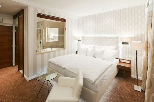 Superior Tek Büyük Yataklı Oda (with Whirlpool)