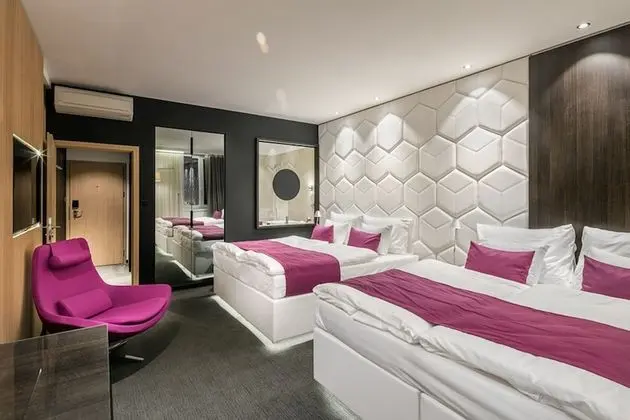 Deluxe Family Room with Whirlpool