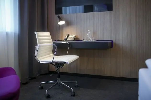 Deluxe Family Room with Whirlpool