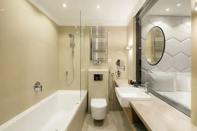 Deluxe Family Room with Whirlpool