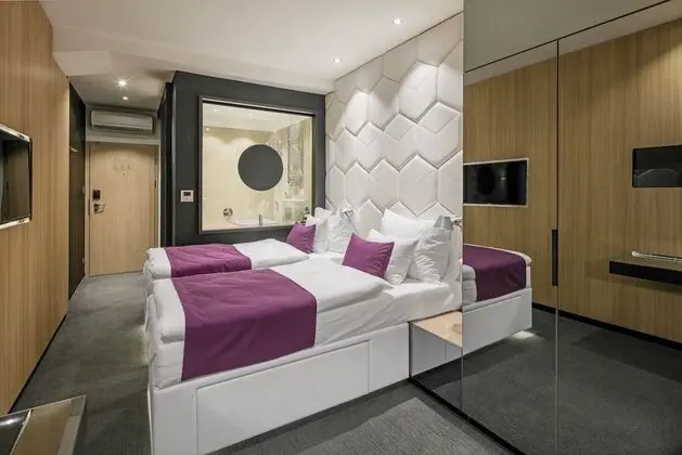 Superior Tek Büyük veya İki Ayrı Yataklı Oda (with Whirlpool)