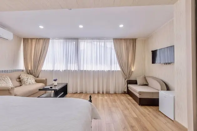Luxury Süit, Avlu Manzaralı