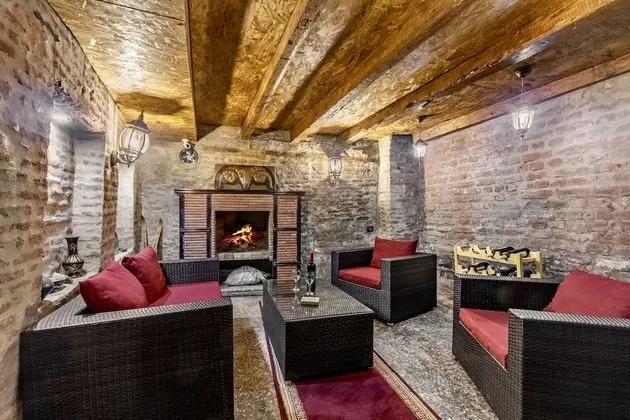 Luxury Süit, Avlu Manzaralı