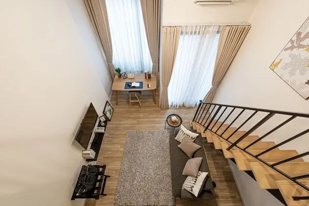 One Bedroom Duplex with Pool Access (King Bed)