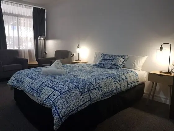 Deluxe Tek Büyük Yataklı Oda (Ground Floor)