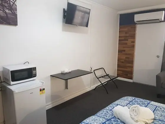 Deluxe Tek Büyük Yataklı Oda (Ground Floor)