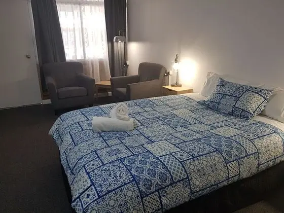 Deluxe Tek Büyük Yataklı Oda (Ground Floor)