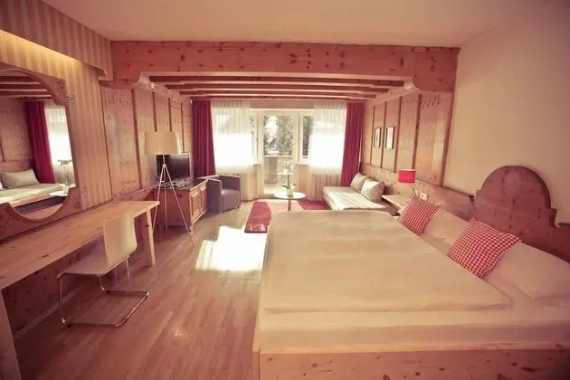 Tek Büyük Yataklı Oda (Hahnenkamm)