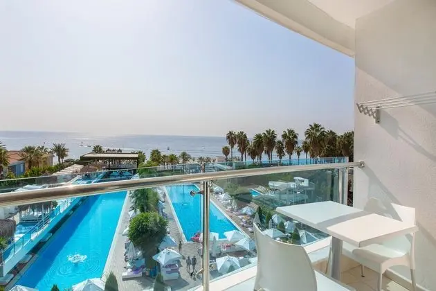 https://images.etstur.com/files/images/hotelImages/TR/51219/l/Q-Premium-Resort-Genel-391342.jpg
