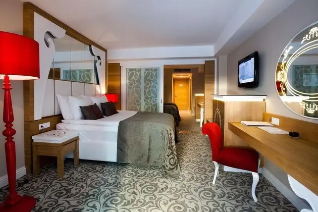 https://images.etstur.com/files/images/hotelImages/TR/51219/l/Q-Premium-Resort-Oda-391359.jpg