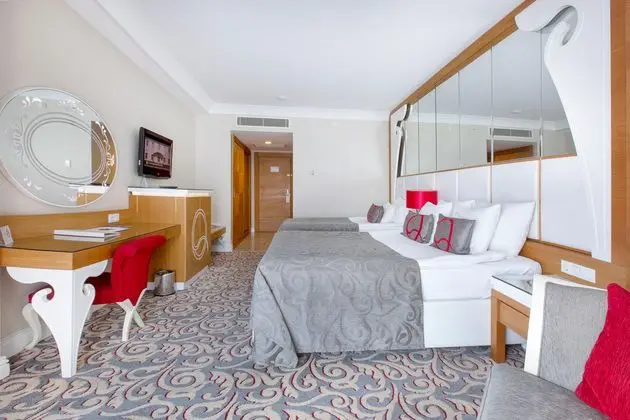 https://images.etstur.com/imgproxy/resize/2560x1440/files/images/hotelImages/etsrooms/625/Q_Premium_Resort_20260402175338_5.jpg