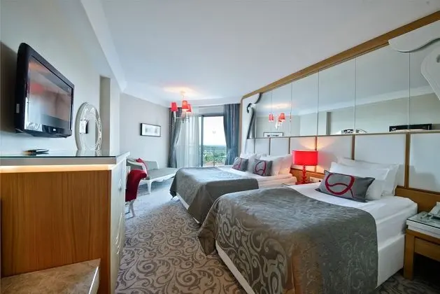 https://imagessl.etstur.com/files/images/hotelImages/TR/51219/l/Q-Premium-Resort-Oda-26771.jpg