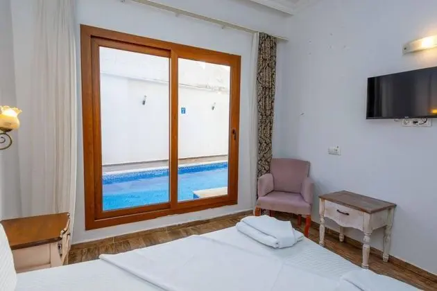 Havuz Manzaralı Çift Kişilik Oda, Havuz Manzaralı, Giriş Katı