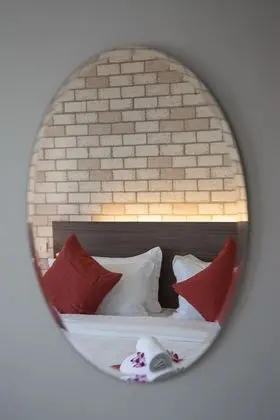 Deluxe Corner Room, 1 King Bed, Balcony, City View