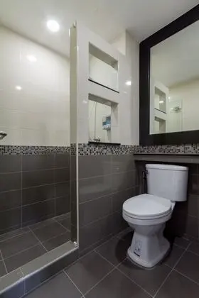 Deluxe Corner Room, 1 King Bed, Balcony, City View