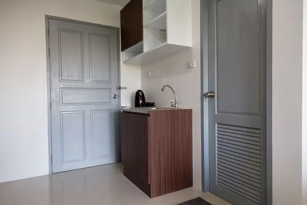 Deluxe Corner Room, 1 King Bed, Balcony, City View