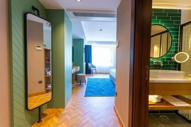 Deluxe Tek Büyük Yataklı Oda