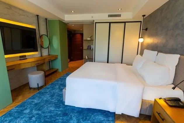 Deluxe Tek Büyük Yataklı Oda