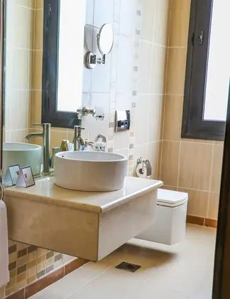 Deluxe Suite City View
