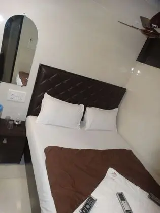 Deluxe Tek Büyük Yataklı Oda (Non AC)