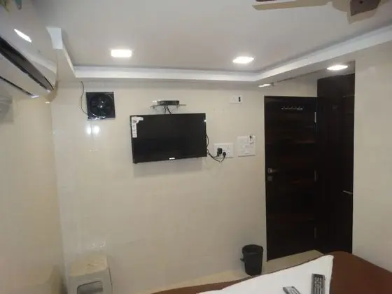 Deluxe Tek Büyük Yataklı Oda (Non AC)