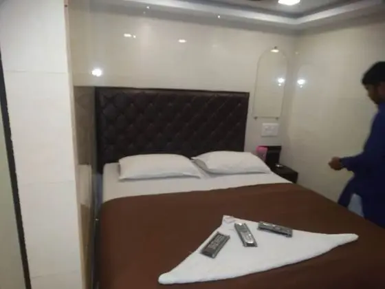Deluxe Tek Büyük Yataklı Oda (Non AC)