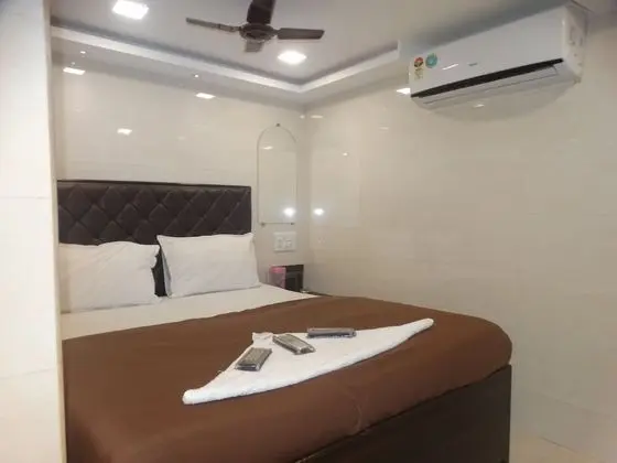 Deluxe Tek Büyük Yataklı Oda (Non AC)
