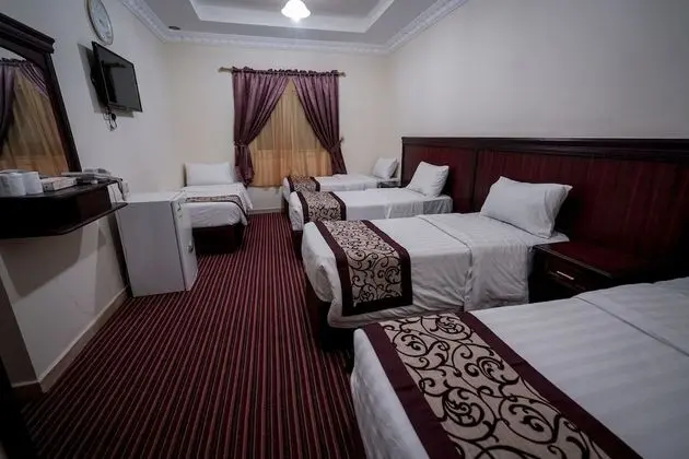 Quintuple Room