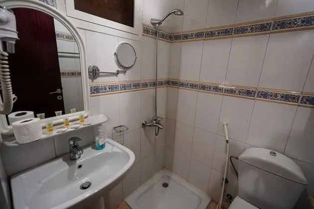 Quintuple Room