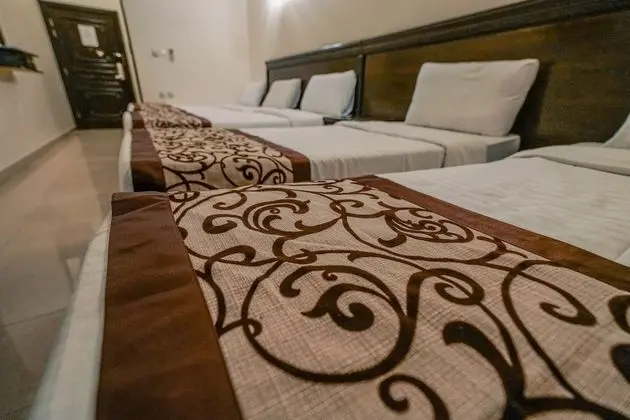 Quintuple Room