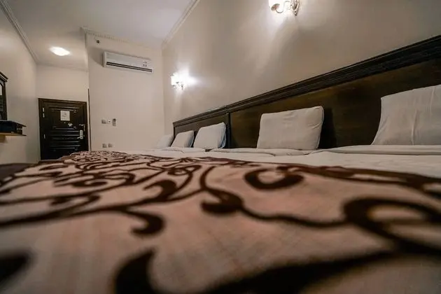 Quintuple Room