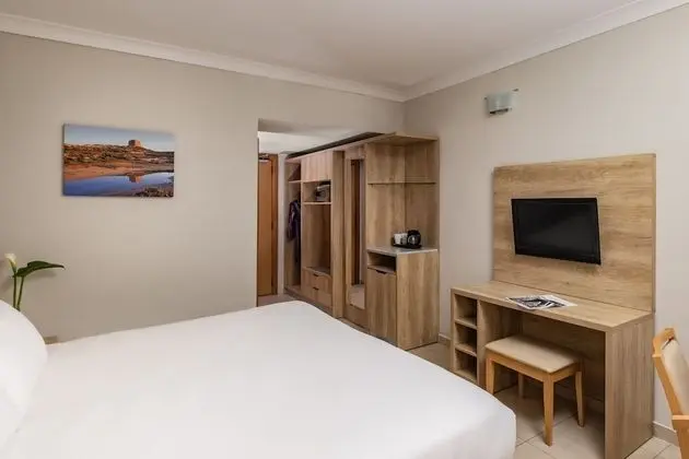 Standard Tek Büyük veya İki Ayrı Yataklı Oda, Kısmi Deniz Manzaralı