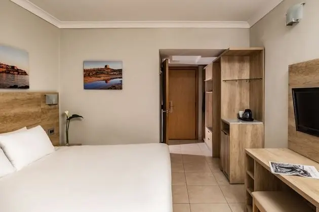 Standard Tek Büyük veya İki Ayrı Yataklı Oda, Kısmi Deniz Manzaralı