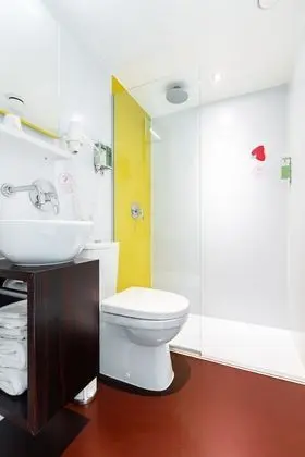 Basic Oda, 1 En Büyük (King) Boy Yatak, Şehir Manzaralı