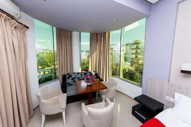 Üç Kişilik Oda, Balkon